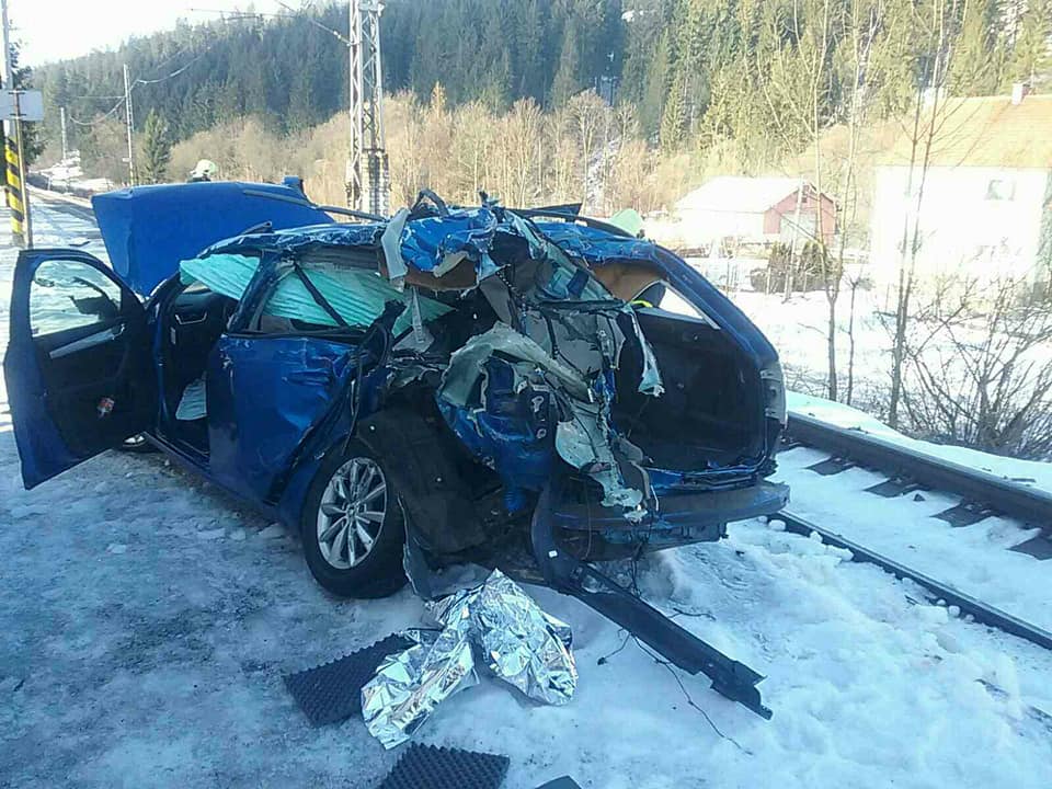 01 - Tragická dopravná nehoda vlaku a osobného vozidla